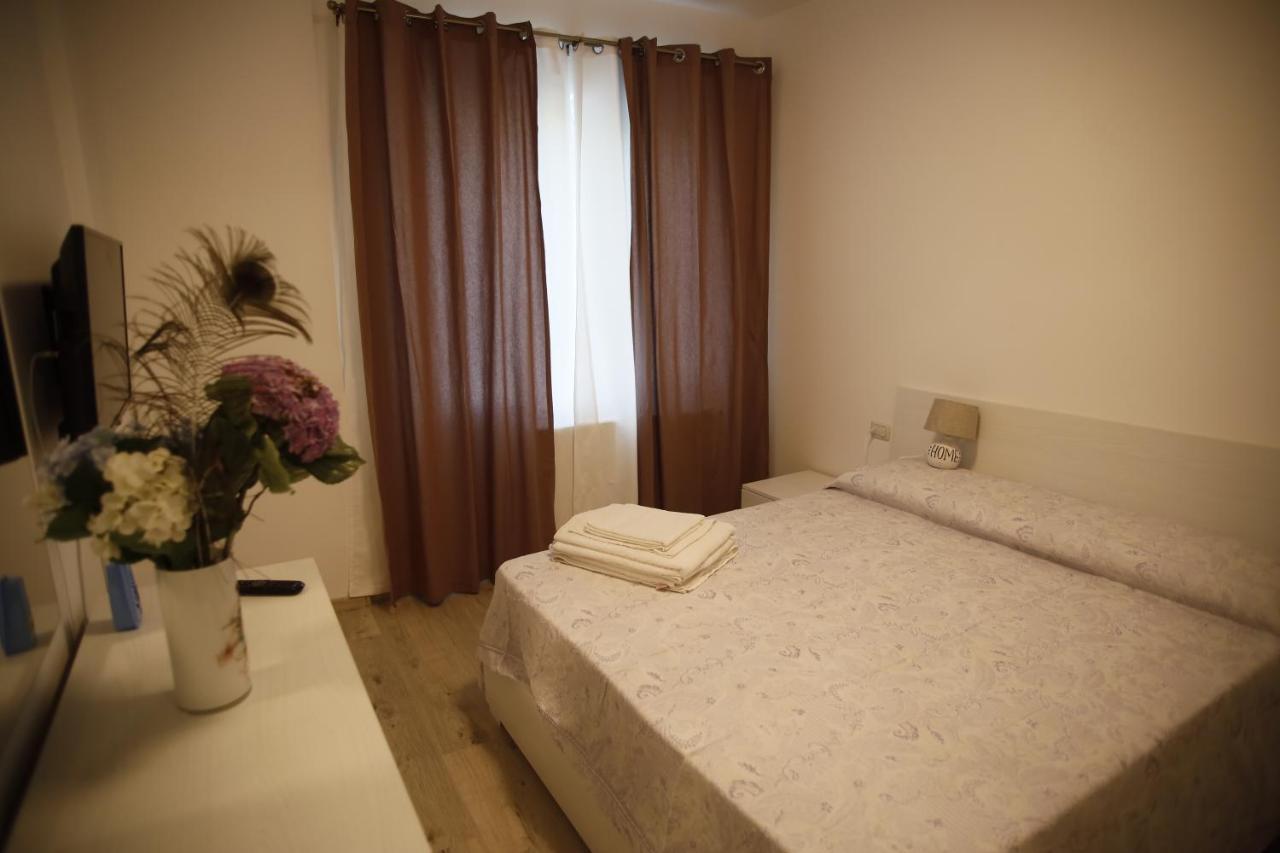 Lar Apartment Focşani Exterior foto